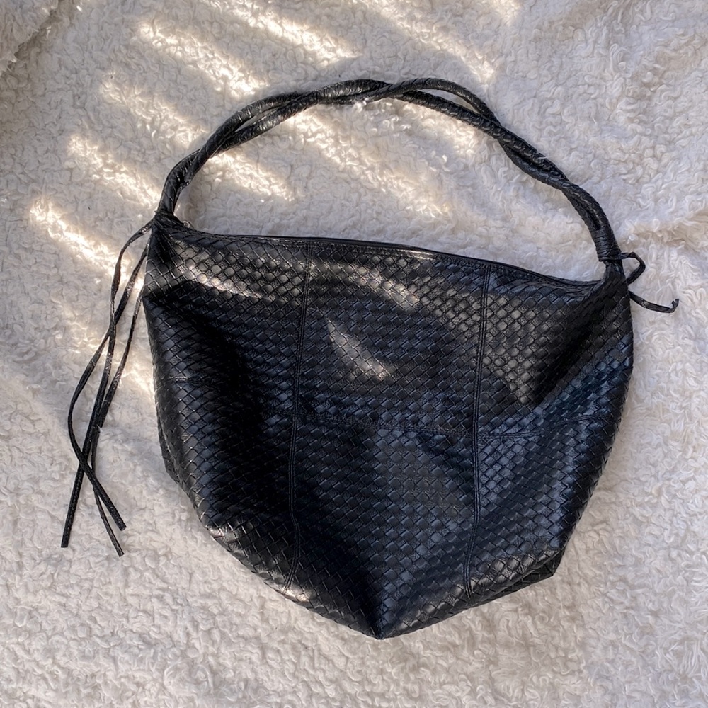 Trendy woven purse shoulder bag